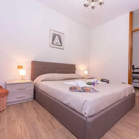 Daire Sant' Agata Apt. 01 *