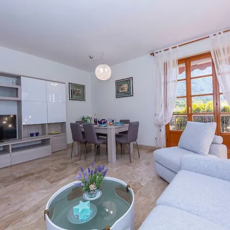 Daire Sant' Agata Apt. 01 Carlazzo